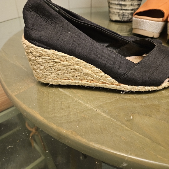 Shoes - Picture 2 of 6